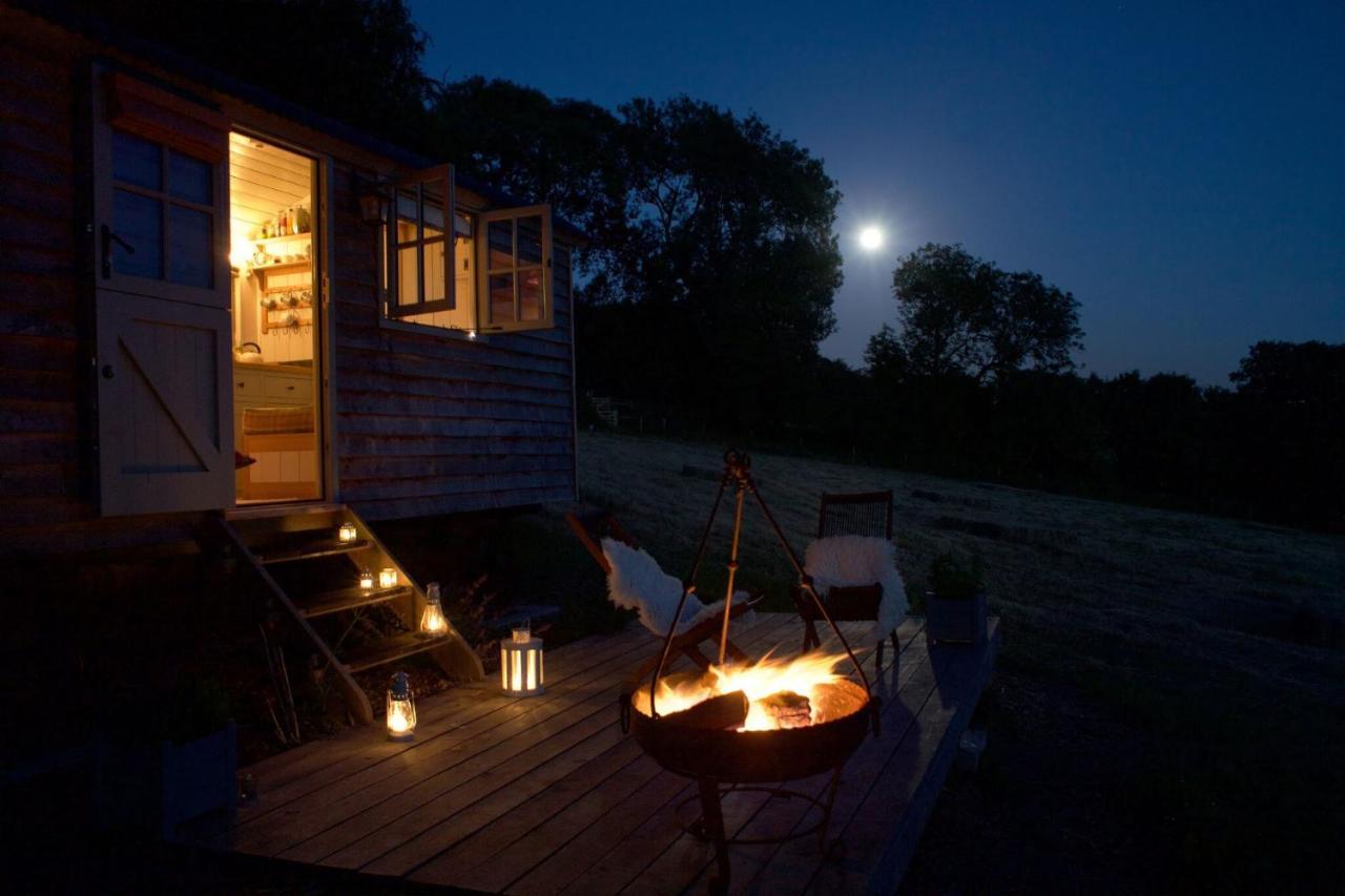 West Bagborough Tilbury Shepherd Huts With Hot Tubs Plus Holiday Cottages מראה חיצוני תמונה