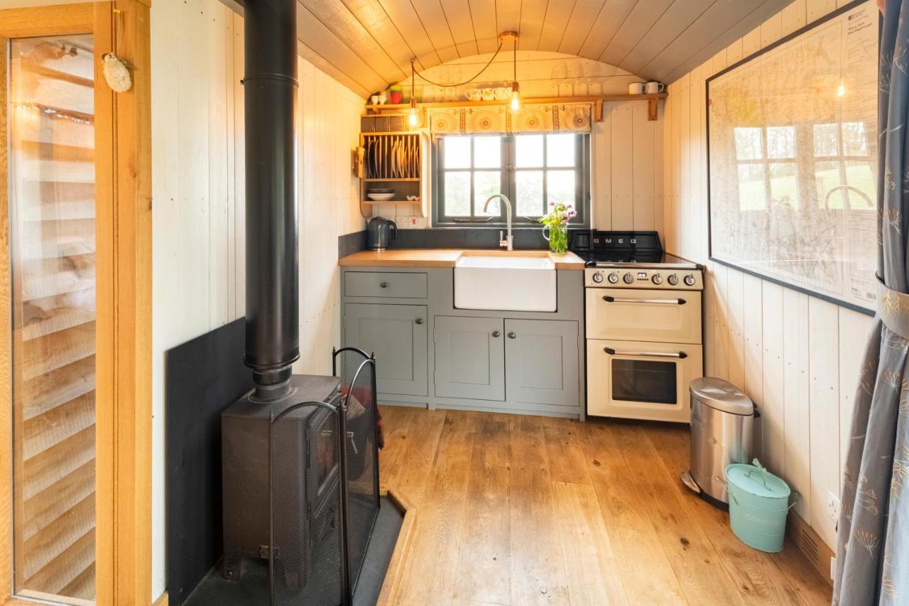 West Bagborough Tilbury Shepherd Huts With Hot Tubs Plus Holiday Cottages מראה חיצוני תמונה