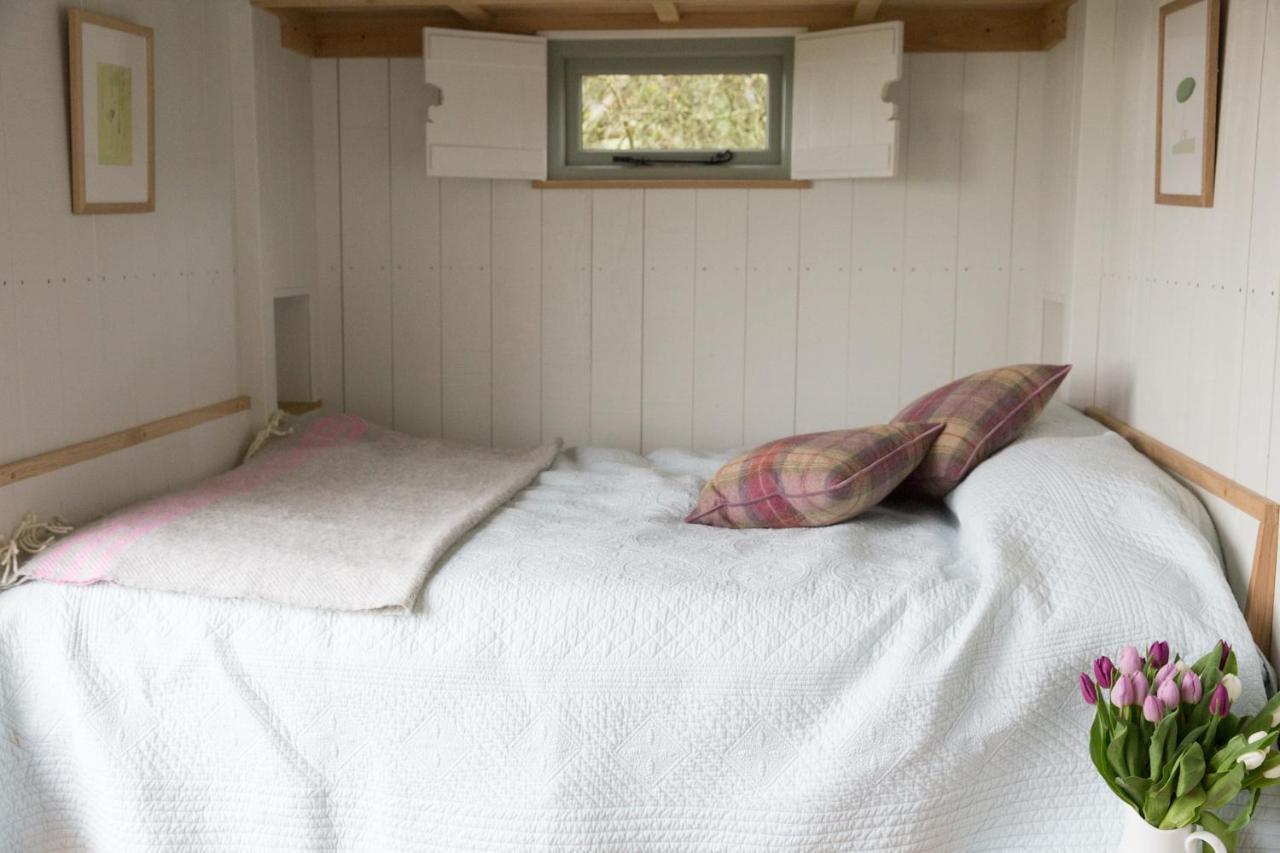 West Bagborough Tilbury Shepherd Huts With Hot Tubs Plus Holiday Cottages מראה חיצוני תמונה