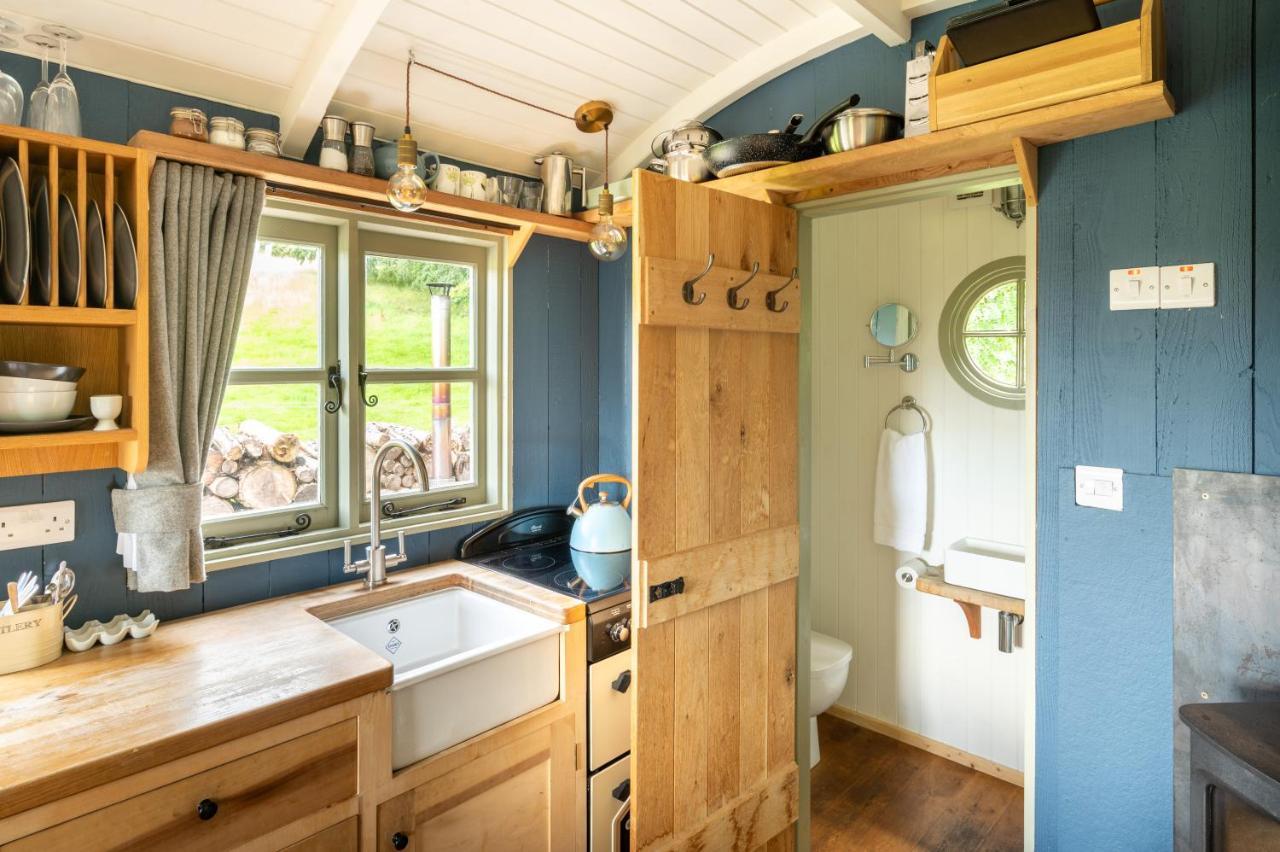 West Bagborough Tilbury Shepherd Huts With Hot Tubs Plus Holiday Cottages מראה חיצוני תמונה