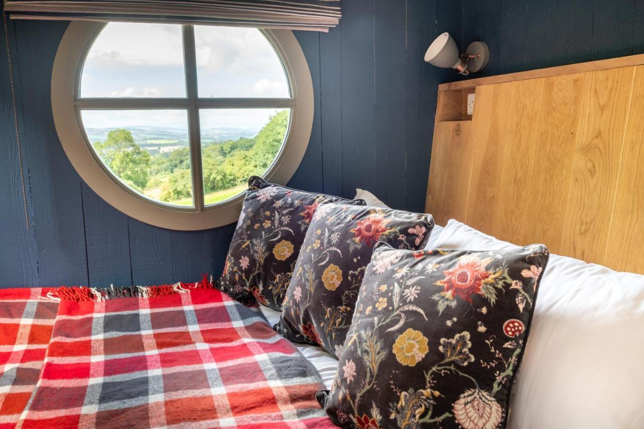 West Bagborough Tilbury Shepherd Huts With Hot Tubs Plus Holiday Cottages מראה חיצוני תמונה