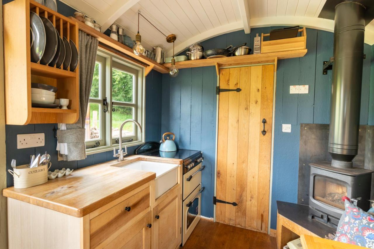 West Bagborough Tilbury Shepherd Huts With Hot Tubs Plus Holiday Cottages מראה חיצוני תמונה