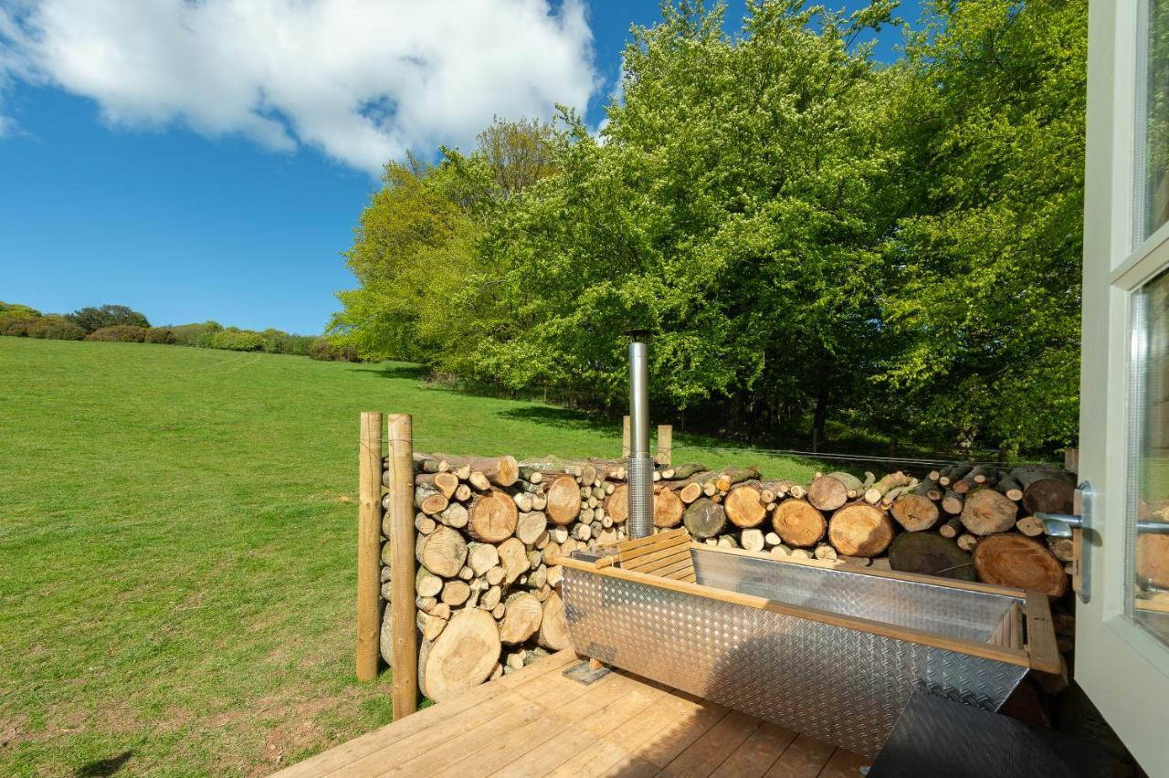 West Bagborough Tilbury Shepherd Huts With Hot Tubs Plus Holiday Cottages מראה חיצוני תמונה